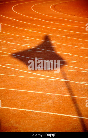 Der Banner-Schatten auf dem Laufsteg Stockfoto