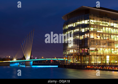 Swing Bridge und Medienstadt UK Gebäude befindet sich auf der Salford Quays in der Stadt von Salford in der Nähe von Manchester Old Trafford. Stockfoto