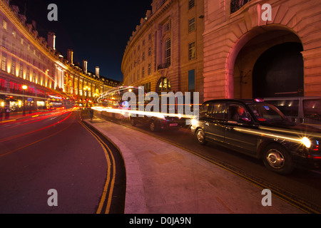 Straßenlauf vom Piccadilly Circus im Londoner West End. Stockfoto