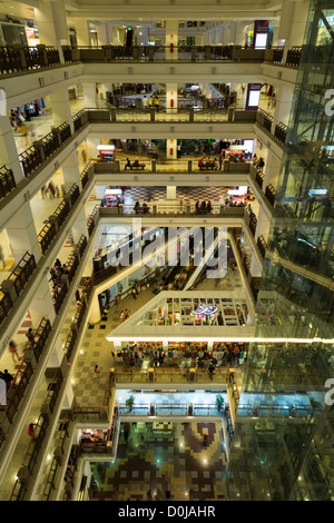 Im Inneren der Berjaya Times Square Mall in Kuala Lumpur, Malaysia Stockfoto