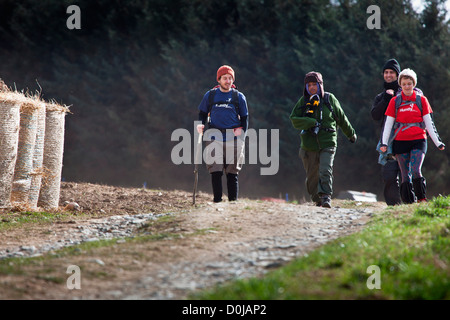 Wanderer der Clashmach Wanderweg in Schottland. Stockfoto