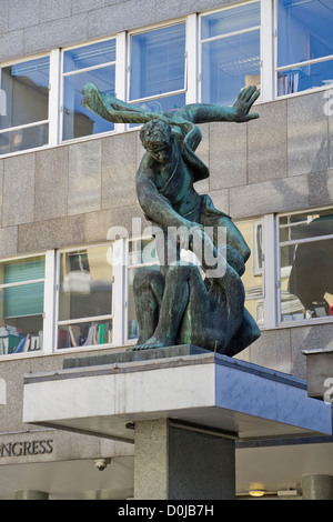 Der Geist der Brüderlichkeit Statue steht über dem Eingang zu der britischen Trades Union Congress Haus. Stockfoto