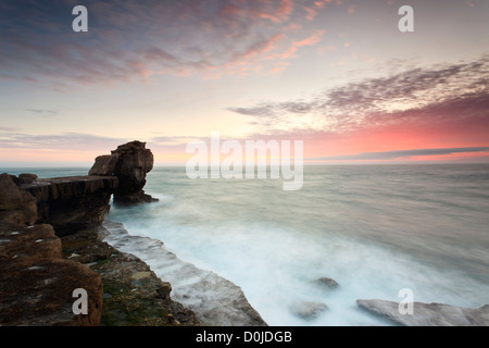 Ein Blick auf die Kanzel Felsformation in der Nähe von Portland in Dorset. Stockfoto