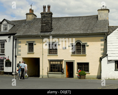 Exterieur der Beatrix-Potter-Galerie, die früher das Büro von Beatrix Potter Mann Anwalt William Heelis war. Stockfoto