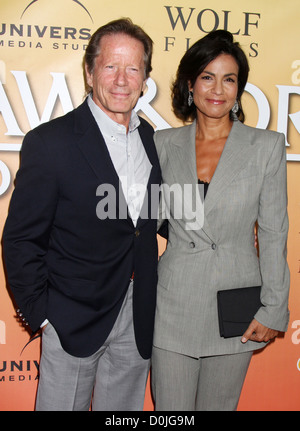 Peter Strauss und Rachel Ticotin "Rechtsordnung &: Los Angeles Premiere Party W Hollywood Hotel Los Angeles, Kalifornien - 27.09.10 Stockfoto