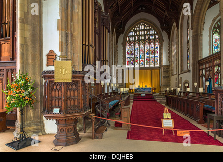Nach oben auf dem Altar im Inneren Cromer Pfarrkirche. Stockfoto