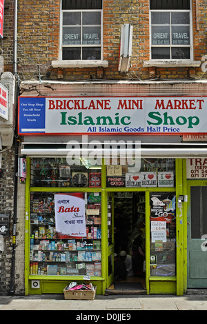 Eine islamische Brick Lane-Mini-Supermarkt. Stockfoto