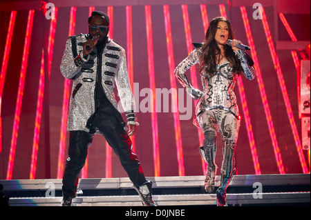 Will.I.Am und Fergie aka Stacy Ferguson The Black Eyed Peas führen live im Konzert in der Allstate Arena Rosemont, Illinois Stockfoto