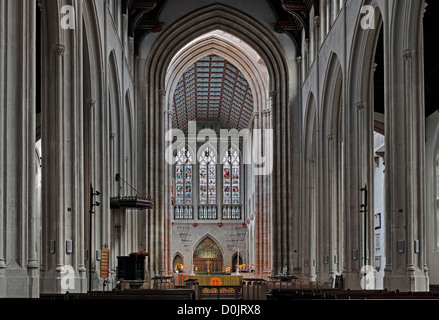 St Edmundsbury Cathedral Innenraum mit Blick auf den Altar. Stockfoto