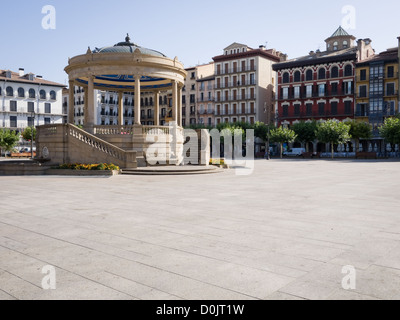 Pamplona, Spanien: Kiosk in Schlossplatz (Plaza del Castillo). Dieser Platz ist das Herz und die Seele der Stadt. Stockfoto