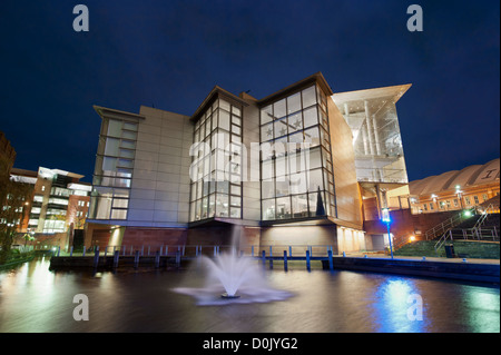 Ein Blick auf die Bridgewater Hall in Manchester. Stockfoto