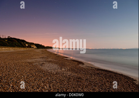 Ein Blick auf den Strand in Mudeford in der Nähe von Christchurch in Dorset. Stockfoto