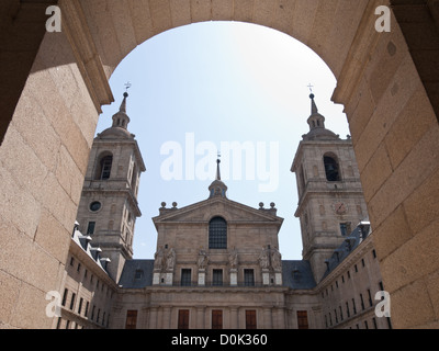 Kirche in den Patio de Los Reyes, der Königlichen Kloster und der Website von El Escorial in San Lorenzo de El Escorial in der Nähe von Madrid, Spanien Stockfoto