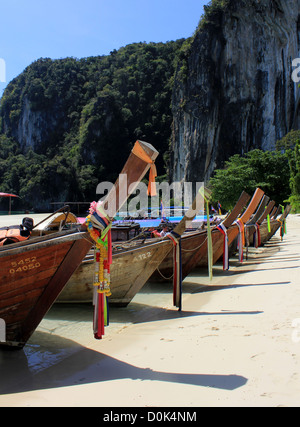 Longtail-Boote in Krabi, Thailand Stockfoto