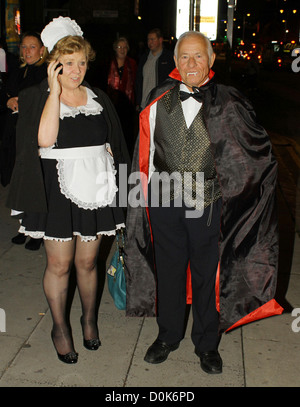 Die Fans von The Rocky Horror Show dress up für die Premiere von "The Rocky Horror Show" - UK Tour 2010 Liverpool, England- Stockfoto