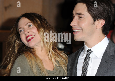 Drew Barrymore und Justin Long The UK-premiere von "Going the Distance" statt, bei der Vue EndArrivals von London England Stockfoto