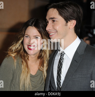 Drew Barrymore und Justin Long The UK-premiere von "Going the Distance" statt, bei der Vue EndArrivals von London England Stockfoto