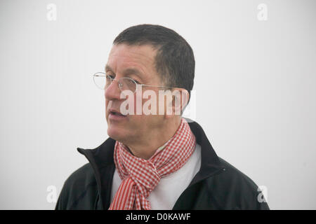 27. November 2012. Bermondsey London, UK. Britische Künstler Antony Gormley stellt seine neue Arbeit als Modell in der White Cube Gallery in Bermondsey London bezeichnet. Die Arbeiten bestehen aus Skulptur und Gebäude einschließlich 100 Tonnen Blech Stahl welche Will result in der Galerie bis 10. Februar 2013 Credit: Amer Ghazzal / Alamy Live News Stockfoto