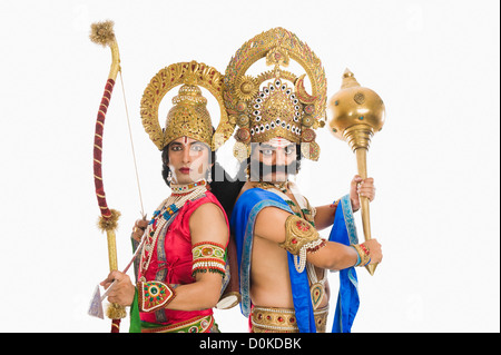 Zwei Bühnenkünstler verkleidete als Rama und Ravana die hinduistischen mythologischen Figuren Stockfoto