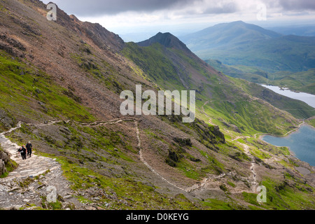 Blick von Pyg Track über Glaslyn und Llyn Sheetrim in Snowdonia-Nationalpark. Stockfoto