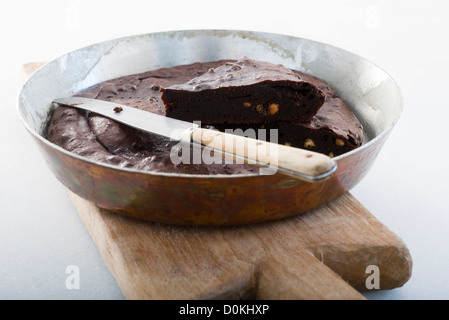 Dunkle Schokolade und Erdnussbutter Kuchen Stockfoto