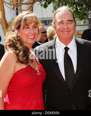 Beau Bridges und Frau Wendy Treece 2010 Creative Arts Emmy Awards statt Nokia Theatre L.A. LIVE - Ankünfte Los Angeles, Stockfoto