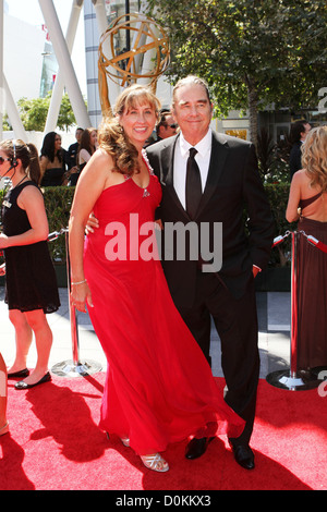 Beau Bridges und Frau Wendy Treece 2010 Creative Arts Emmy Awards stattfindende im Nokia Theatre L.A. LIVE - Ankünfte Los Angeles Stockfoto