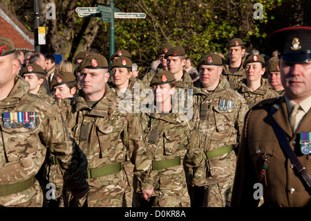 Soldaten aus Yorkshire Regiment Soldat marschieren am Remembrance Sunday York North Yorkshire England Vereinigtes Königreich GB Großbritannien Stockfoto