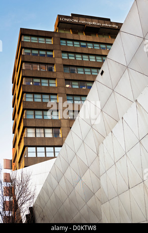 London Metropolitan University auf Holloway Road in Islington mit Daniel Liebskind entworfen Flügel im Vordergrund. Stockfoto