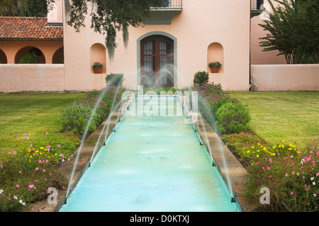 GA00113-00... Georgien - Brunnen Teich vor Villa Marianna im historischen Viertel von Jekyll Island. Stockfoto