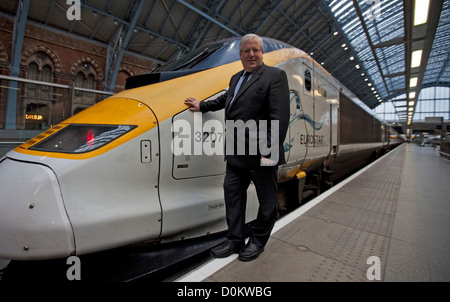 Verkehrsminister Patrick McLoughlin und CEO Eurostar Nicolas Petrovic an 18 von Eurostar Geburtstag feiern, St Pancras Stockfoto