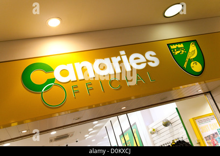Die Norwich City Football Club Kanaren speichern, Chapelfield Einkaufszentrum, Norwich Norfolk UK Stockfoto