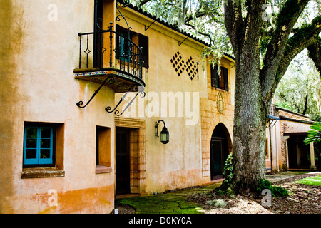 Der Hintereingang im Kiefer Holz Estate im Bok Tower in Lake Wales, Florida. Stockfoto