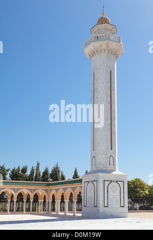 Minarett-Turm des Mausoleums des tunesischen Präsidenten Habib Bourguiba in Hof in Monastir, Tunesien, Afrika Stockfoto