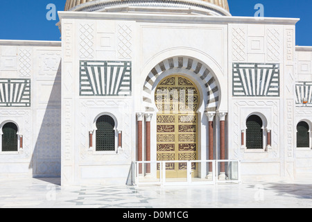 Details der Gebäude im Innenhof des Mausoleums des ersten tunesischen Präsidenten Habib Bourguiba in Monastir, Tunesien, Afrika Stockfoto