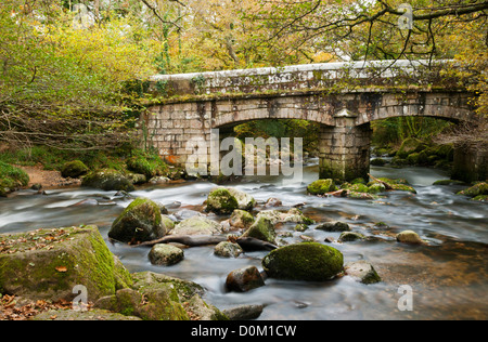 Shaugh Brücke auf Dartmoor, wo Flüsse Meavy und Plym treffen, Devon, UK Stockfoto