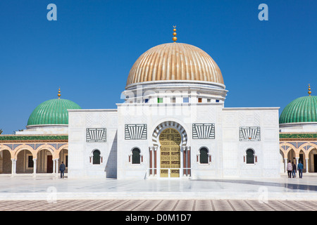 Fassade des Gebäudes im Innenhof des Mausoleums des ersten tunesischen Präsidenten Habib Bourguiba in Monastir, Tunesien, Afrika Stockfoto