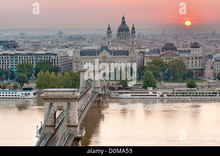 Sonnenaufgang über Budapest, die Hauptstadt von Ungarn. Stockfoto