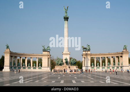 Das Millennium-Denkmal in Heldenplatz in Budapest, die Hauptstadt von Ungarn. Stockfoto