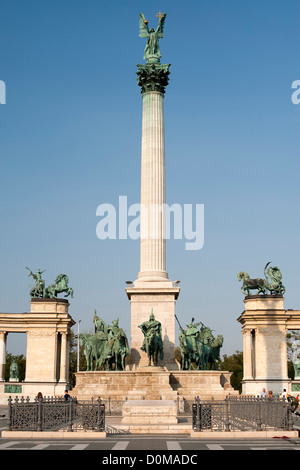 Das Millennium-Denkmal in Heldenplatz in Budapest, die Hauptstadt von Ungarn. Stockfoto