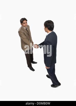 Zwei Geschäftsleute Händeschütteln Stockfoto