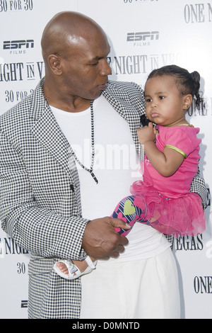 Mike Tyson und Tochter Mailand Tyson bei der Vorführung von "One Night in Las Vegas" im The Dwyer Cultural Center New York City statt, Stockfoto