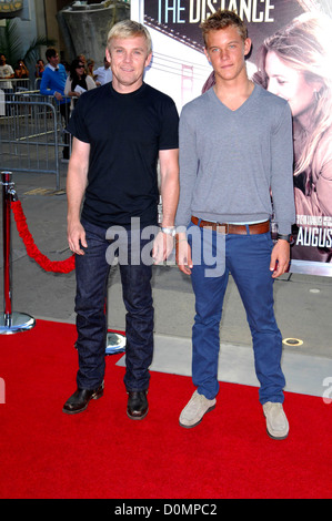 Rick Schroder und Sohn Luke Schroder Los Angeles Premiere von "Going the Distance" statt, bei der Graumans Chinese Theatre - Stockfoto