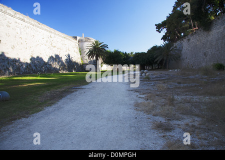 Rhodos Schloss Hinterhof Abend Stockfoto