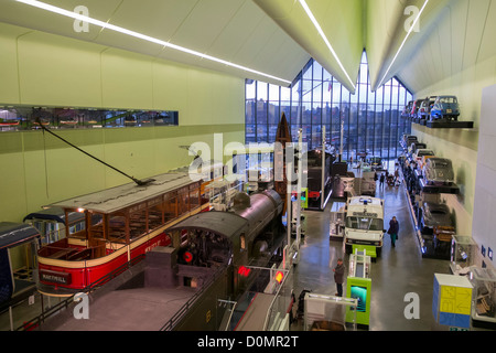 Innenraum des neuen Verkehrsmuseum im Riverside Museum in Glasgow; Die Architektin Zaha Hadid Stockfoto