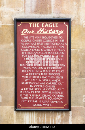 Das Eagle Pub Schild in Cambridge, England Stockfoto