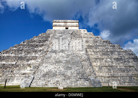 Ostseite des Tempels von Kukulkan, Castillo De Kukulcan, El Castillo. Maya-Tempel auf dem Gelände von Chichén Itzá in Yucatan Mexiko Stockfoto