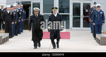 PETERSON AIR FORCE BASE, Colorado - ADM Mariano Saynez, Secretary Of The Navy, Mexiko, eskortiert von Armee-General Charles H. Jacoby, Jr. Stockfoto