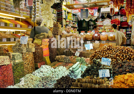 Türkische Köstlichkeiten in Spice Bazaar Istanbul Türkei Stockfoto