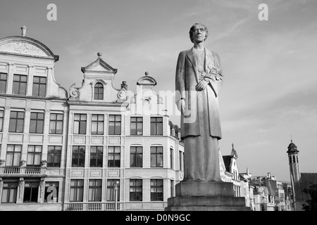 Brüssel - die Königin-Elisabeth-Statue, die aus von René Cliquet 1980 Stockfoto